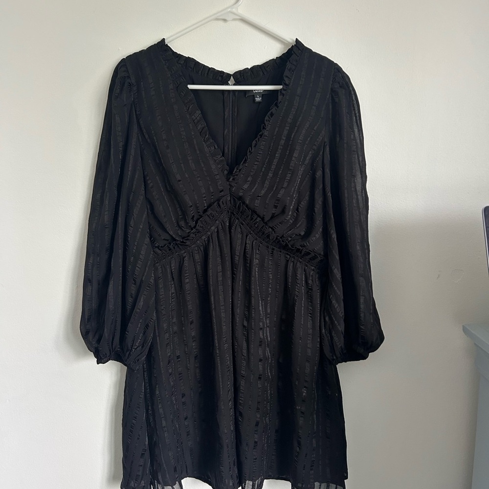 Lulu's Black Textured V-Neck Blouse
